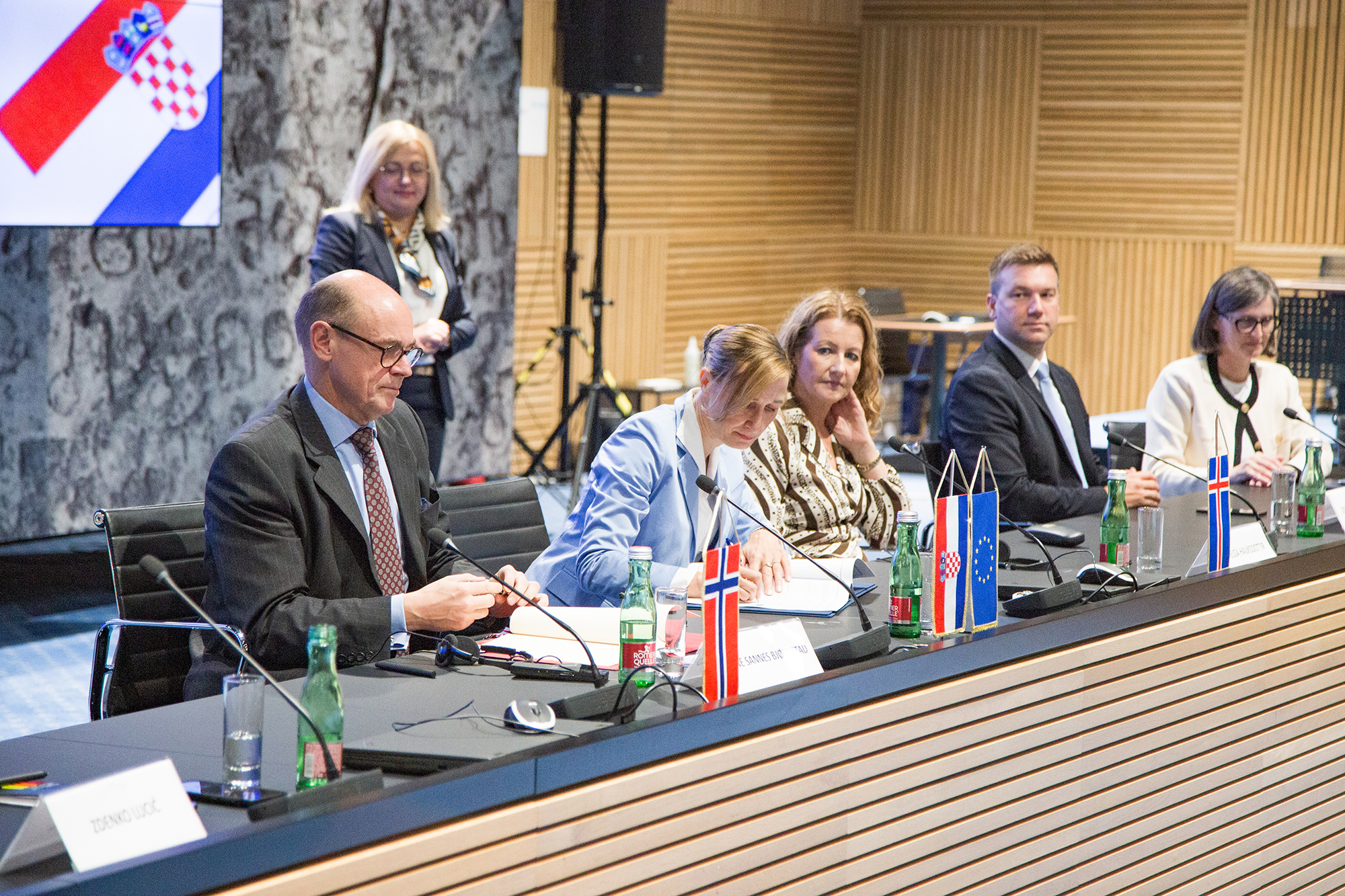 H.E. Arne Sannes Bjørnstad, Ambassador, Royal Norwegian Embassy in Zagreb, Minister of Regional Development and EU Funds Nataša Mikuš Žigman and H.E. Helga Hauksdóttir, Ambassador and Permanent Representative, Embassy of Iceland in Vienna signed the Memoranda of Understanding. Photo: Ministry of Regional Development and EU Funds.